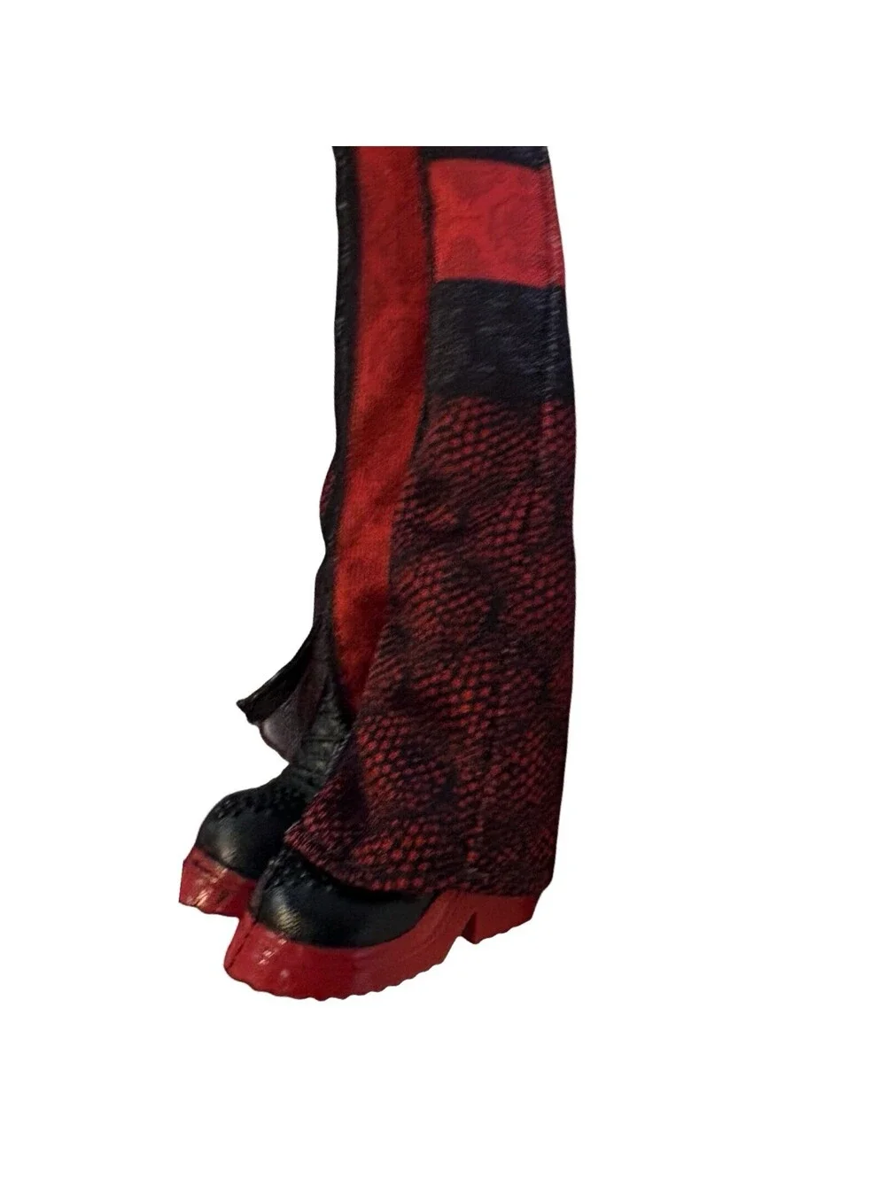 Disney Descendants Rise Of Red Dressed Doll Daughter of The Queen of Hearts